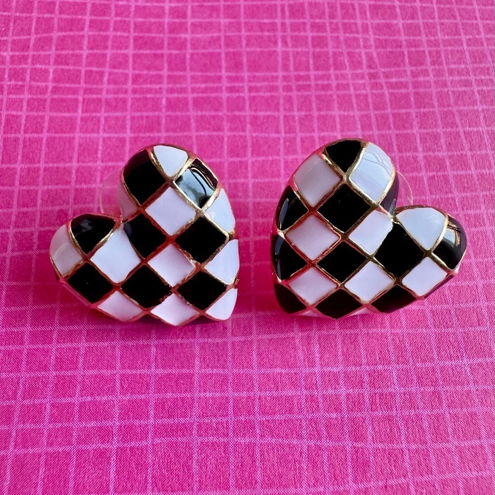 New Black & White Checkered Print Heart Retro 80s Style Stud Earrings - 0.75”